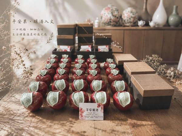 一盒盒排好的平安果