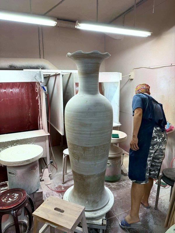 師傅和一只大花瓶素坯